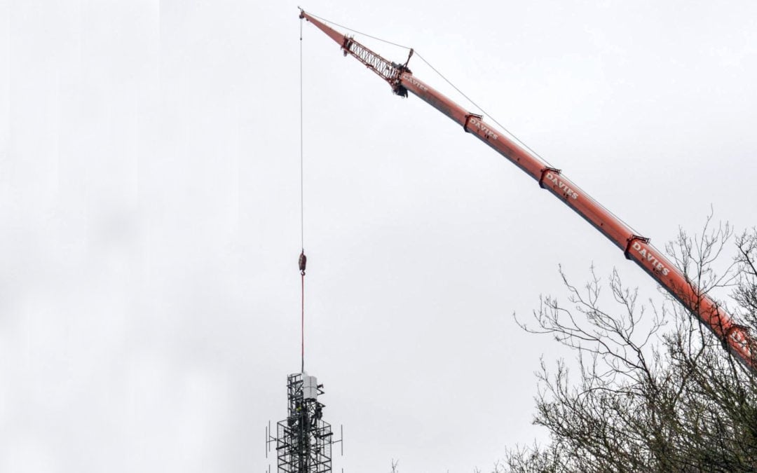 In England, Davies Crane Hire Ltd replaces TV tranmitter in the Spa Town of Malvern