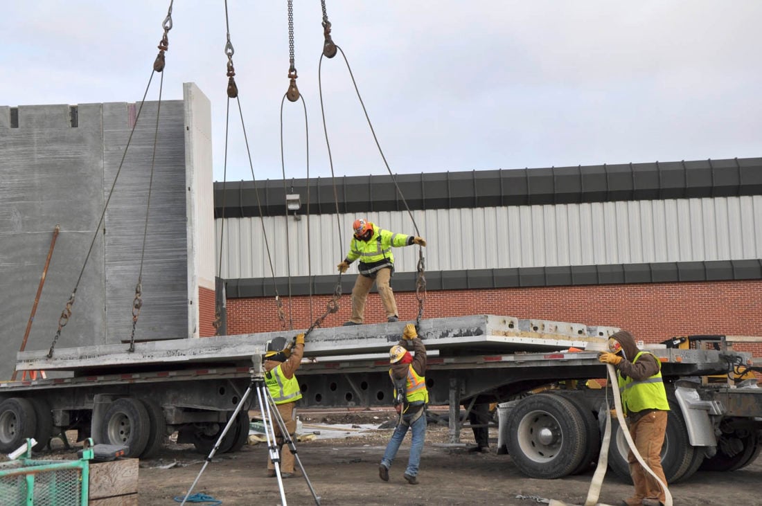 Dave’s Crane sets Precast Panels supplied by Wells Concrete with a ...