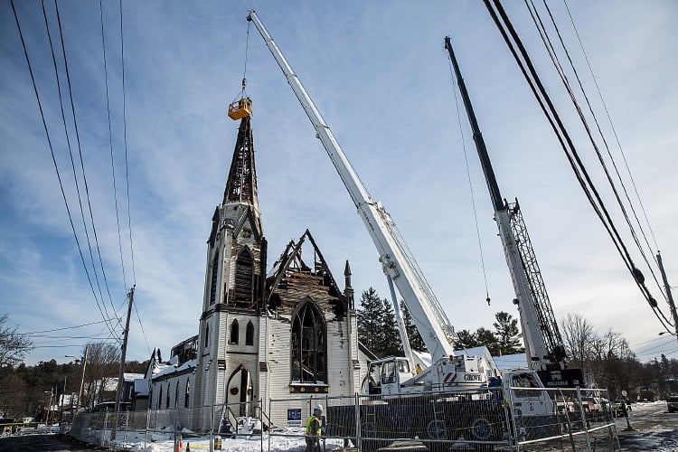 Reliable Crane Service tasked with removing church steeple after fire in New Hampshire