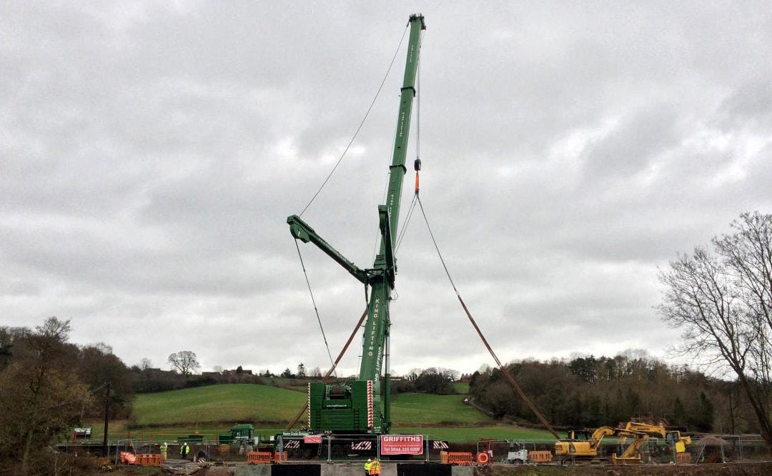 King Lifting sets 33-meter steel beams with a 500-ton All-Terrain Crane