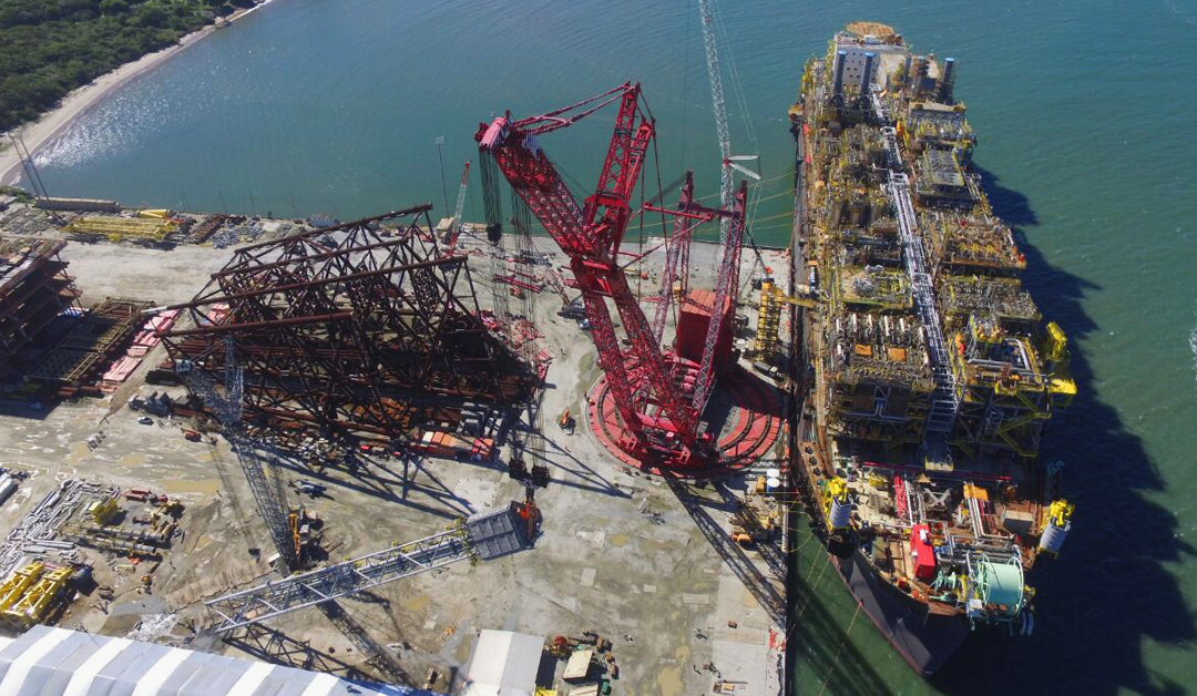 Mammoet deployed its PTC 200 DS crane, concludes the integration of P-76 modules in