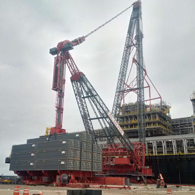 how much can the biggest crane lift