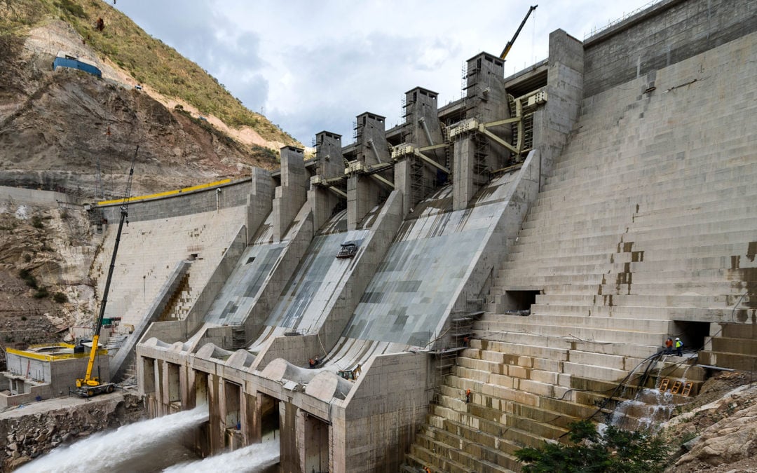 Grove Rough Terrain Cranes handle the toughest challenges while building power plant in Peru.