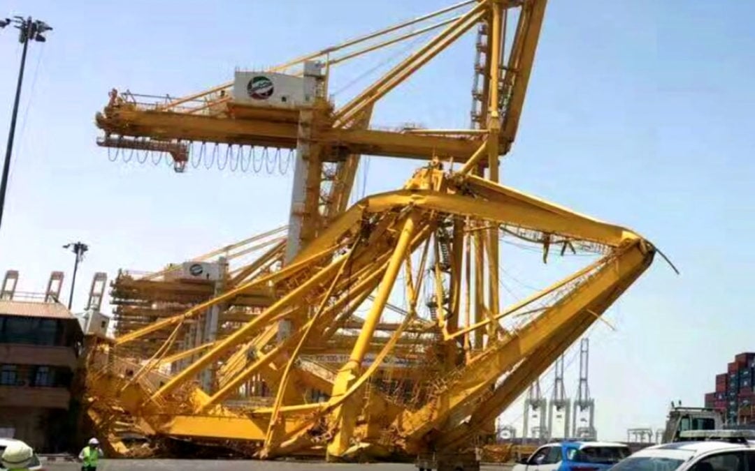 Watch as Container Vessel knocks over massive Ship to Shore crane at Port of Jebel Ali, scores injured