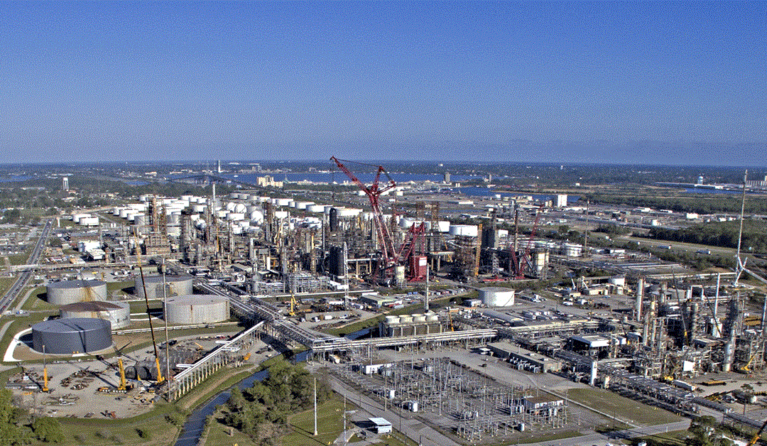 Mammoet’s 5000-ton PTC 140 crane lifts coke drums at Lake Charles Refinery in Louisiana