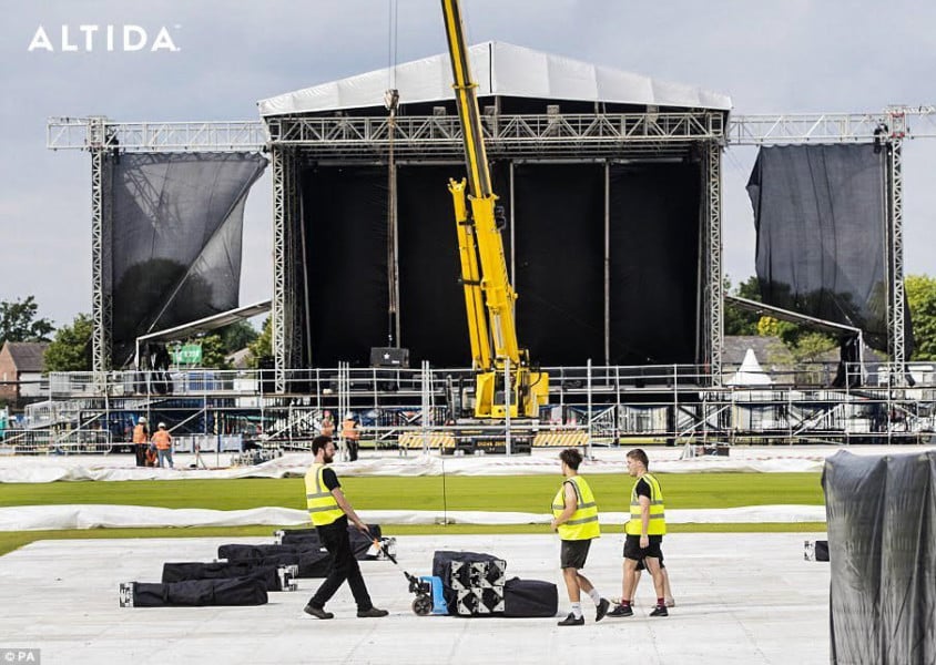 Altida Crane Hire helped Ariana Grande’s Manchester show wow the world in the UK
