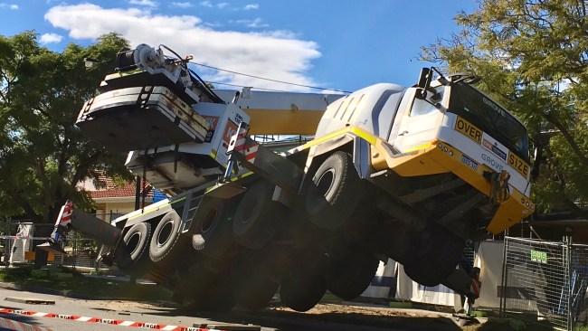 130-ton Grove All Terrain Crane tips over in Perth, Australia