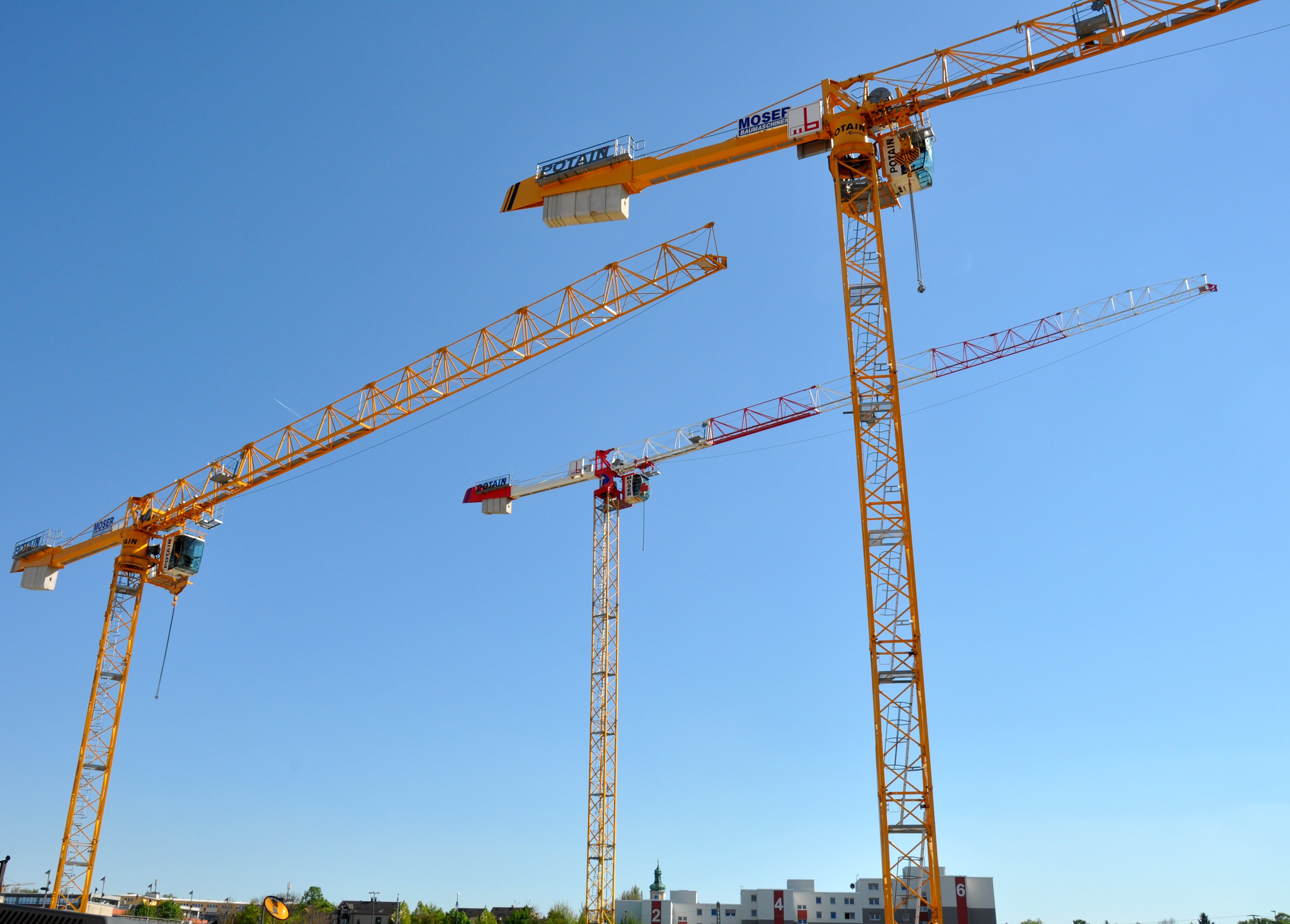 A fleet of 13 Potain tower cranes is helping to build a new residential and commercial district in Regensburg, Germany. The new district, named “Das DÖRNBERG,” is only miles from Regenburg’s historic old town, which has been a UNESCO World Cultural Heritage since 2006.