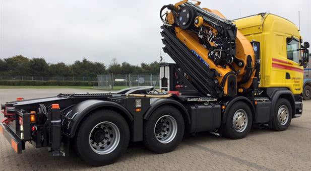 Ejvind Laursen A / S takes delivery of a Effer 685 6S + JIB 6S light knuckle boom loader crane.