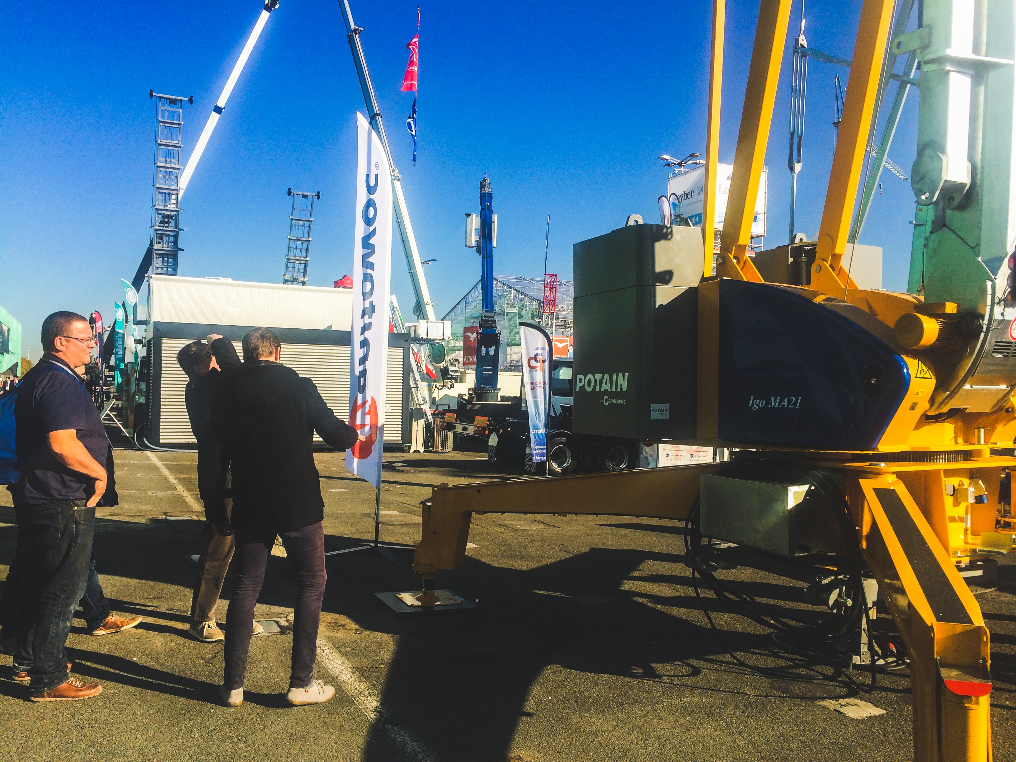 Potain once again showcased the strength of its self-erecting crane range at Batimat 2017. From November 6 – 10, Potain occupied both indoor and outdoor booths at Batimat, displaying two Igo M cranes that are ideal for small contractors and other lifters that require compact, easily transportable lifting solutions.