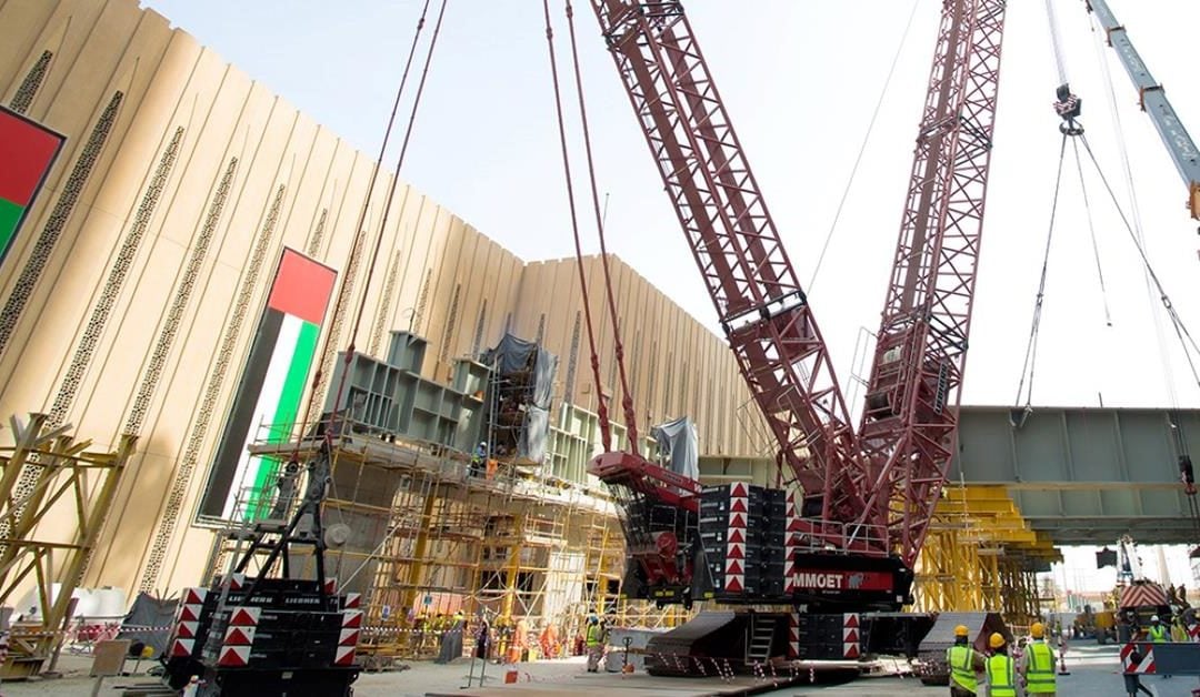 With their Liebherr LR 1750 crawler crane Mammoet lays the way for the Dubai Mall Extension