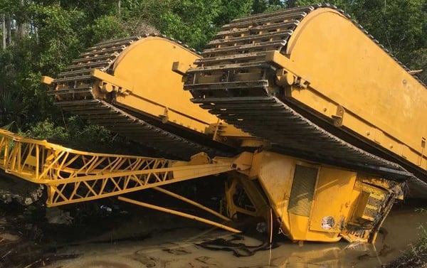 Crane installing sheet piling flips over near New Orleans