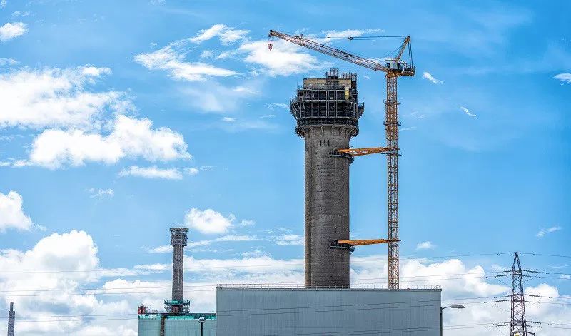 Luffing Jib Tower Crane set to bring down 110 meter nuclear chimney in Britain