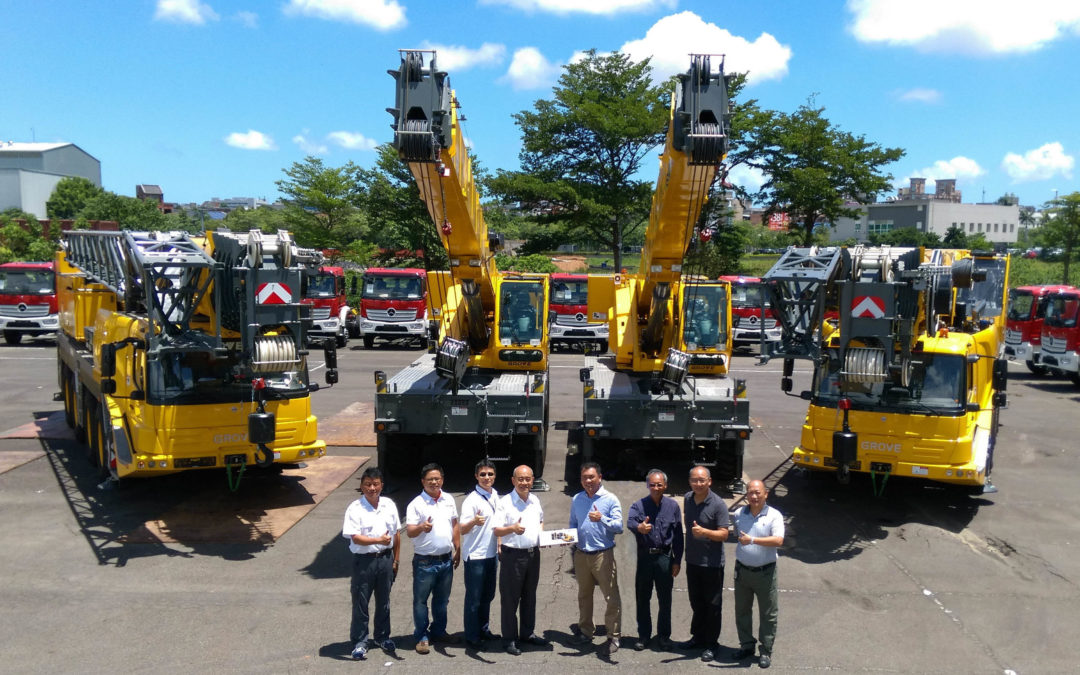 Grove Dealer Champion Auto delivers new RT540E’s and GMK4100L’s to client in Taiwan
